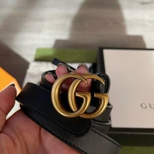 Gucci leather belt with double G